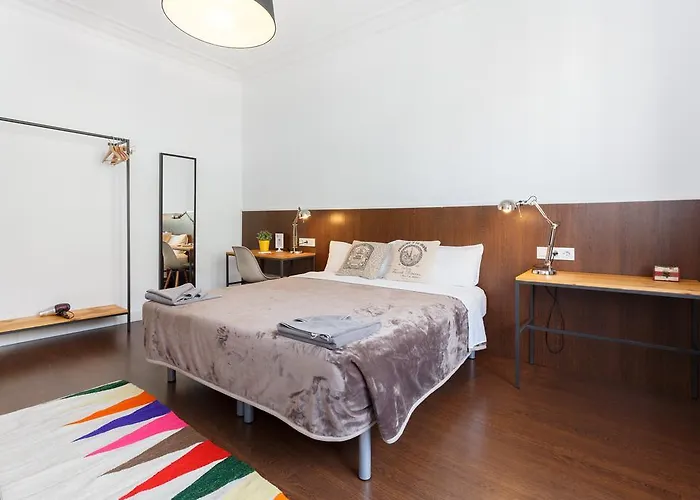 Apartamento de 185 m² en Ensanche, con 8 habitación(es) y 4 baño(s) privado(s)
