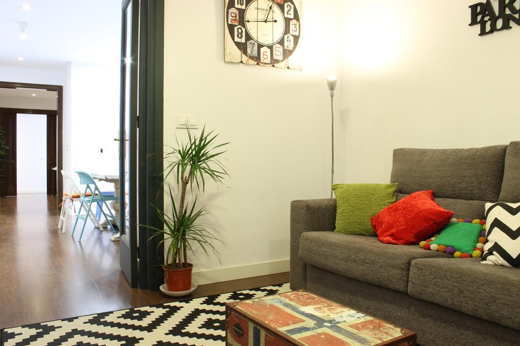 De 185 M² En Ensanche, Con 8 Habitación * Barcelona