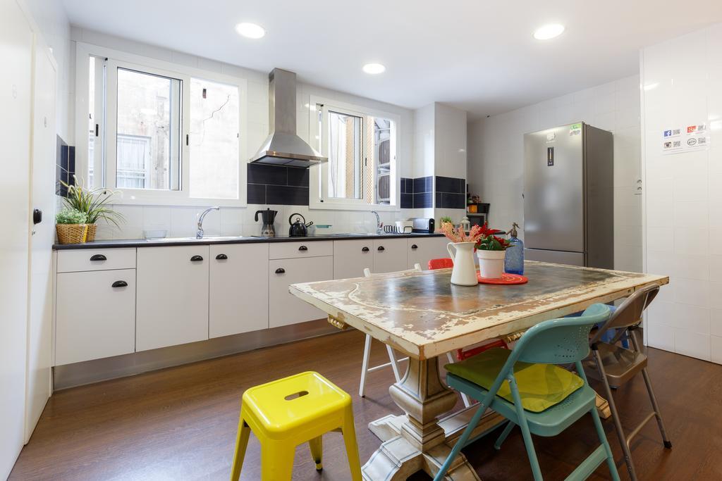 De 185 M² En Ensanche, Con 8 Habitación