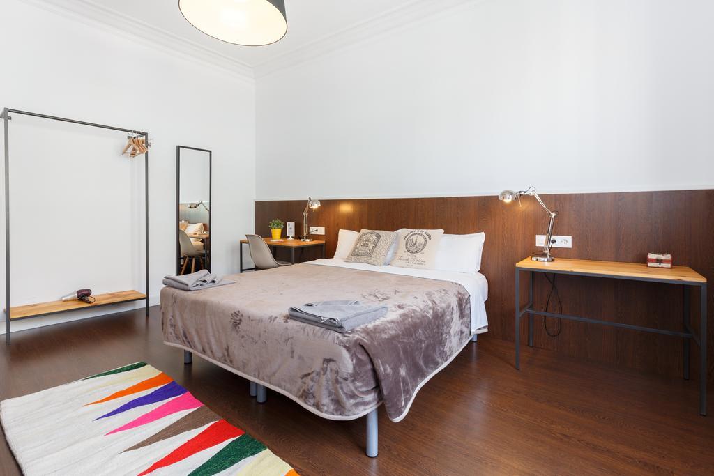Apartamento De 185 M² En Ensanche, Con 8 Habitación
